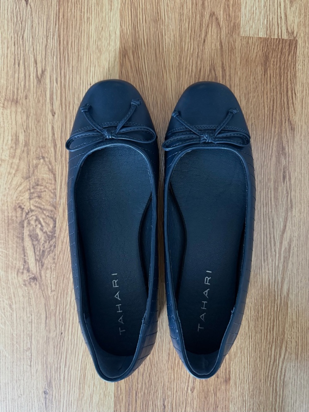 Tahari navy blue Ballet Flats